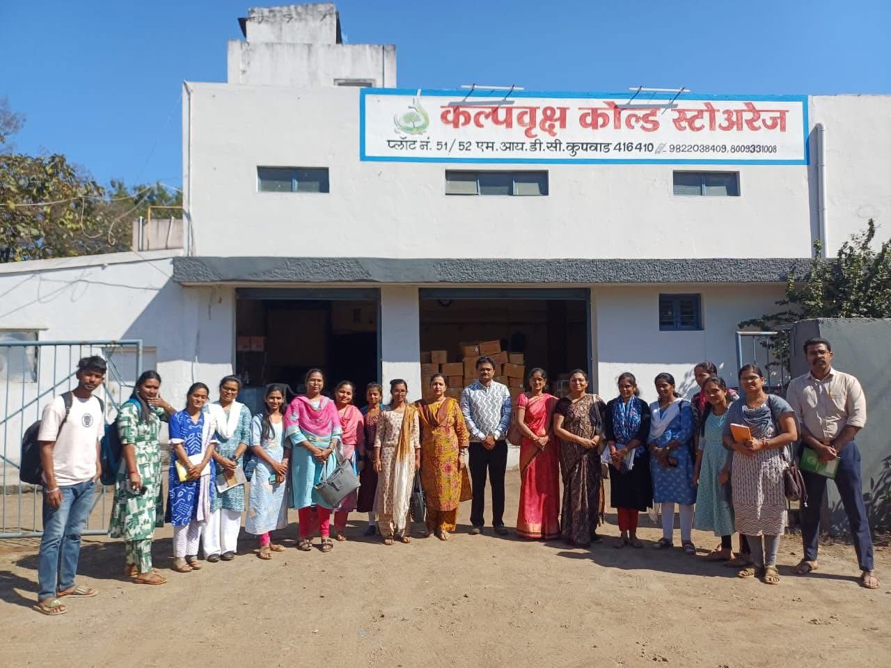 आप्पासाहेब बिरनाळे कॉलेज ऑफ एज्युकेशन सांगली. येथील बी.एड. प्रशिक्षणार्थिनी विद्याशाखा आणि विषयाचे आकलन या विषयाच्या प्रातेक्षिकांतर्गत द्राक्षबाग शेती तसेच बेदाणे कोल्ड स्टोरेज केंद्रास भेट दिली